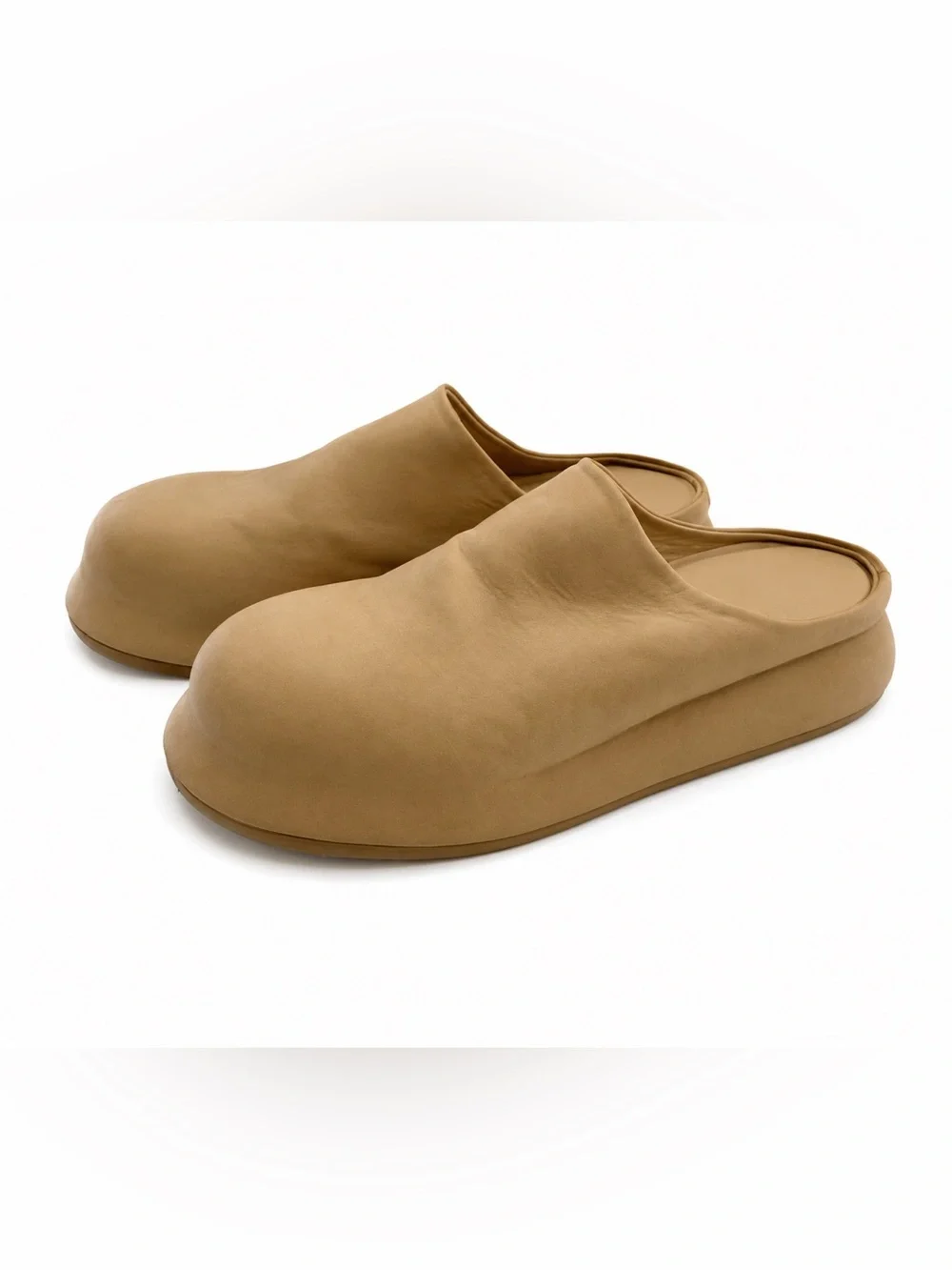 Jacquemus Men's Slip-On Platform Loafers in Tan.Size-44EU, 11 US